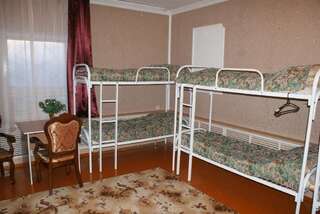 Хостел Алексеевский Тобольск Односпальная кровать в общем мужском номере-13